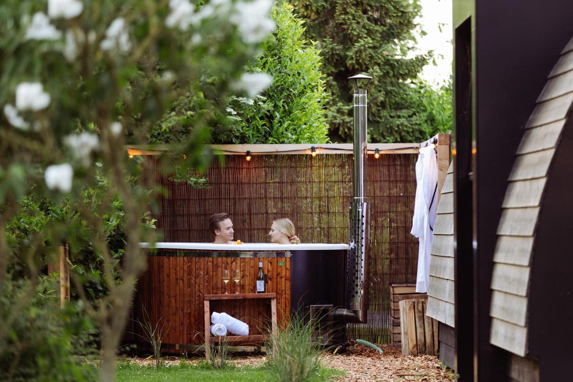Pod Huisje Met Hottub Доккум Экстерьер фото